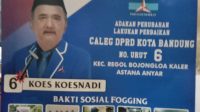 Sosialisasi Caleg Partai Demokrat Dapil 5 Kota Bandung H. Koes Kusnadi Bagikan APK  Pada Warga