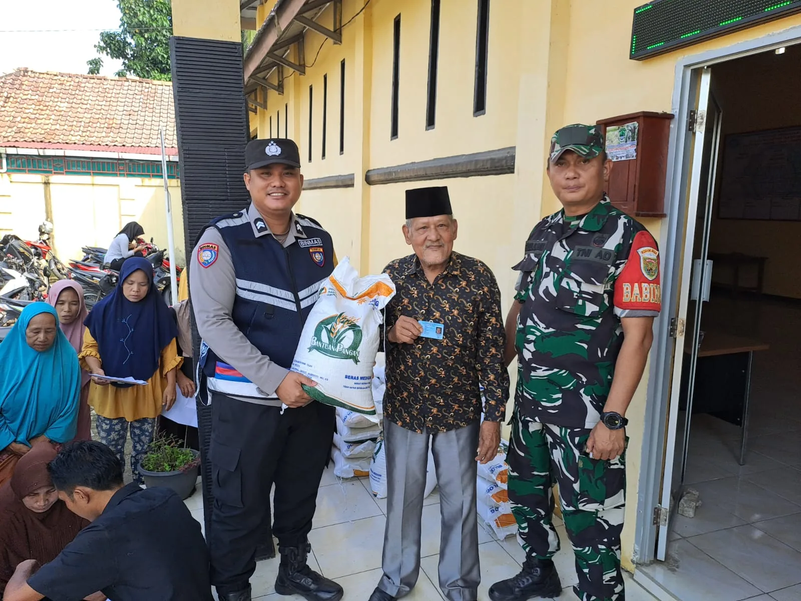 Pemkab PALI Berikan Bantuan Pangan 1.224 KPM Di Wilhum Polsek Tanah Abang 