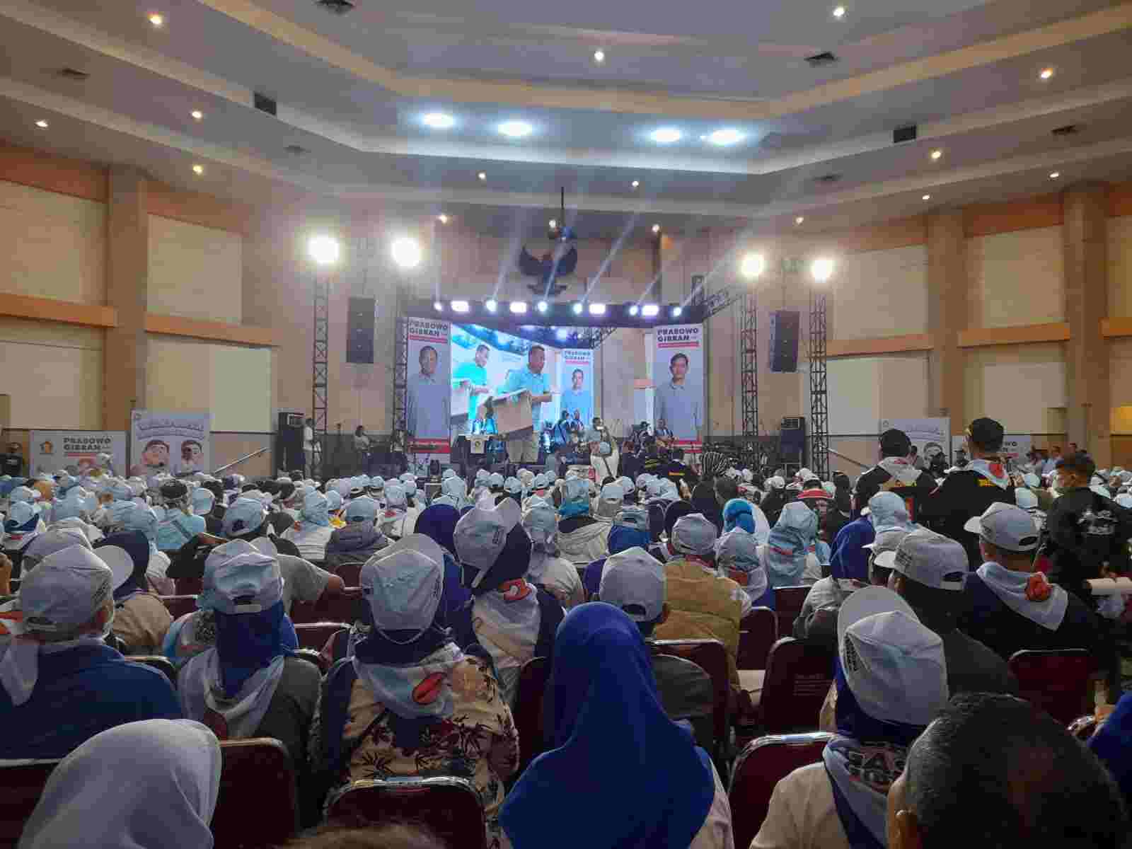 Gedung Bikasoga Bandung Bergemuruh, Dukungan Relawan  Prabowo Gibran   Menangkan Satu Putaran