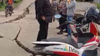 Ruas Jalan yang Amblas diperbatasan Sukamukti – Sukabungah Bojongmangu, Forkopimcam Kordinasi Dinas SDABMBK dan BPBD Kab.Bekasi