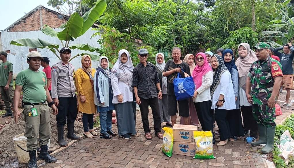 Dinas Sosial Kabupaten Bekasi  Bergerak Cepat Bantu Rumah Warga yang Roboh di Kecamatan Setu