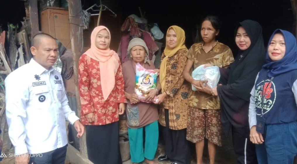 Pj Bupati Empa Lawang Fauzan Khoiri Denin Sambangi Korban Kebakaran di Desa Batu Bidung