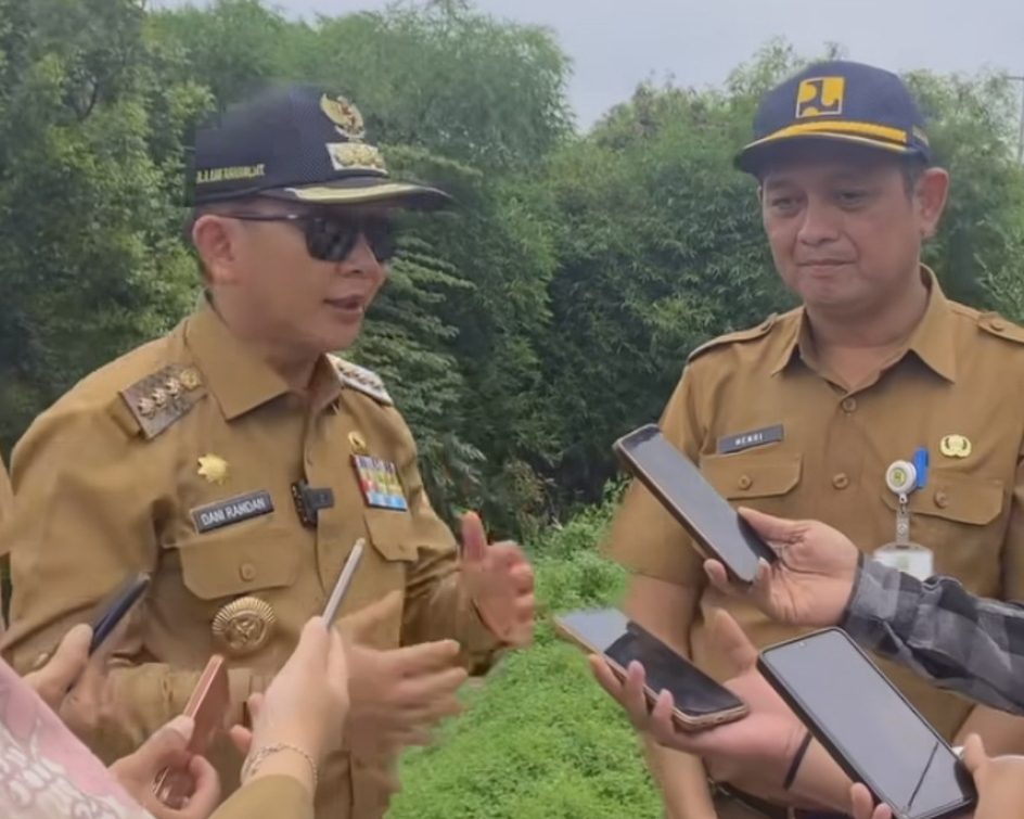 Kepala Dinas SDABMBK Dampingi Pj.Bupati Bekasi Tinjau Ruas Jalan Kalimalang Perbatasan Karawang