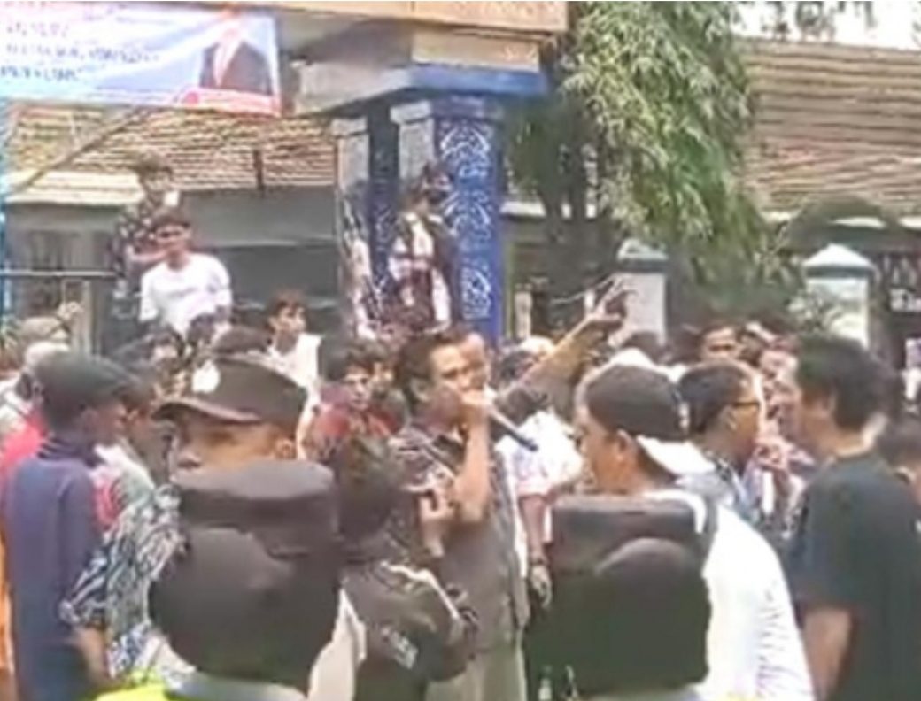 Polemik Pelantikan Pj Kepala Desa Guru Agung Kecamatan Sukamerindu Sarat KKN dan Kepentingan, 10 Perangkat Desa Mengundurkan Diri 1 Foto Istimewa: Aksi Unjuk rasa Aliansi Rakyat Lahat Menggugat di Pemkab Lahat (12/01/2024)