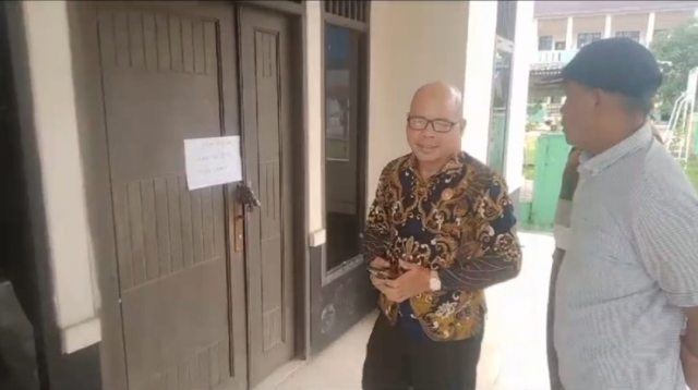 Buntut Pemotongan Honor dan Pemecatan, Kantor Desa dan Kantor BPD Pantai Hurip di Segel