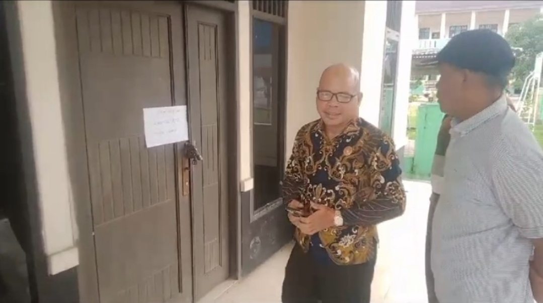 Buntut Pemotongan Honor dan Pemecatan, Kantor Desa dan Kantor BPD Pantai Hurip di Segel