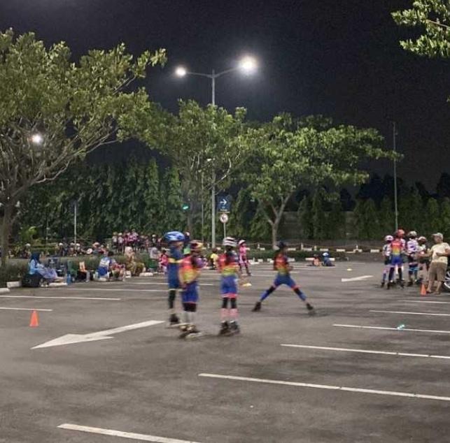Miris Atlit Sepatu Roda Kabupaten Bekasi, Latihan di Area Parkir Perbelanjaan