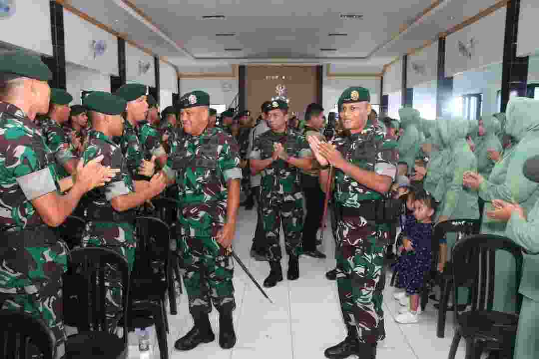 Pangkostrad Kunjungi Batalyon Infanteri 412 Kostrad Beri Arahan Inspiratif Prajurit