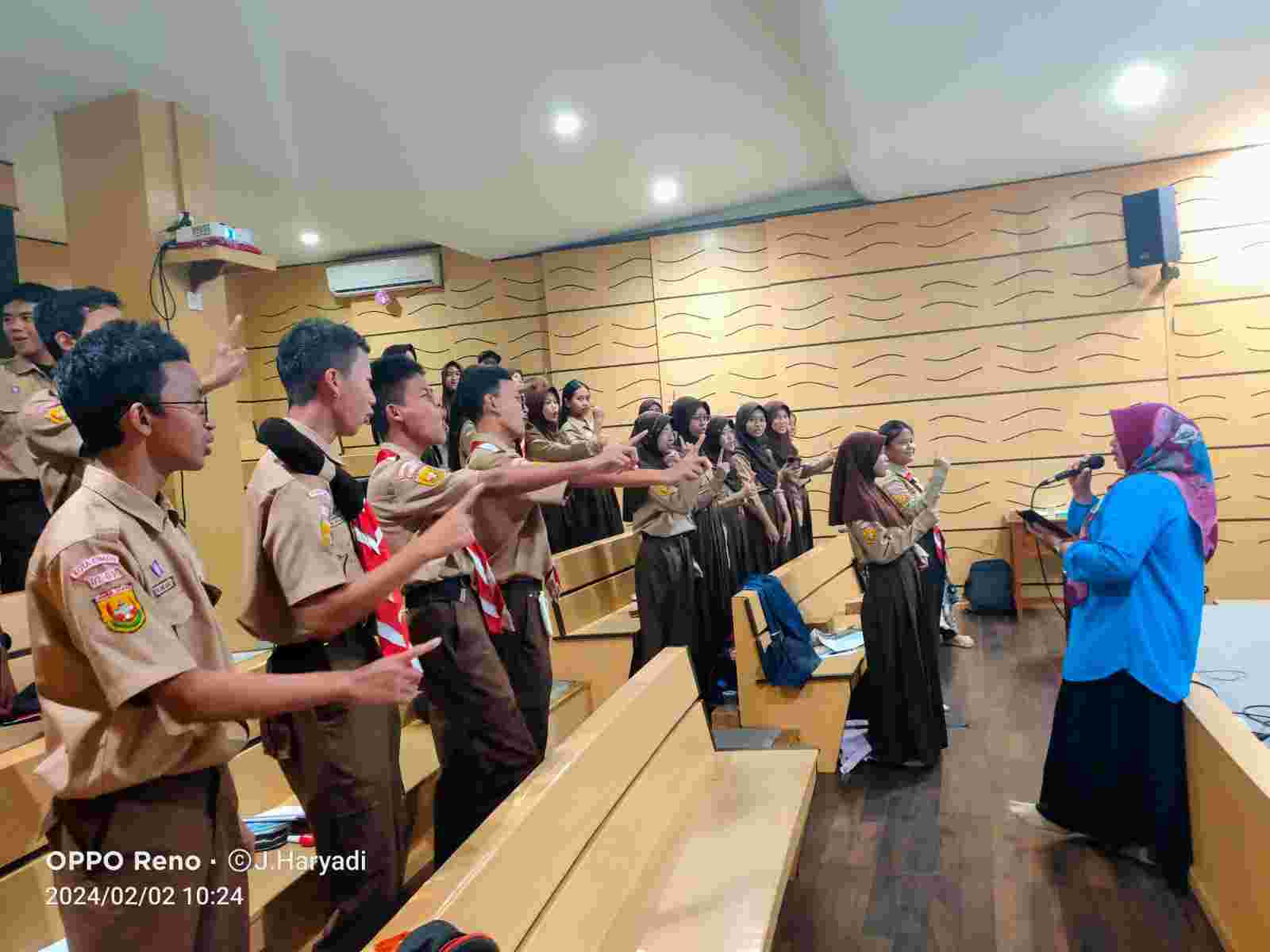 Pelatihan Jurnalistik Tingkat SMP Pertama AJMII Terselenggara di SMPN 1 Cimahi