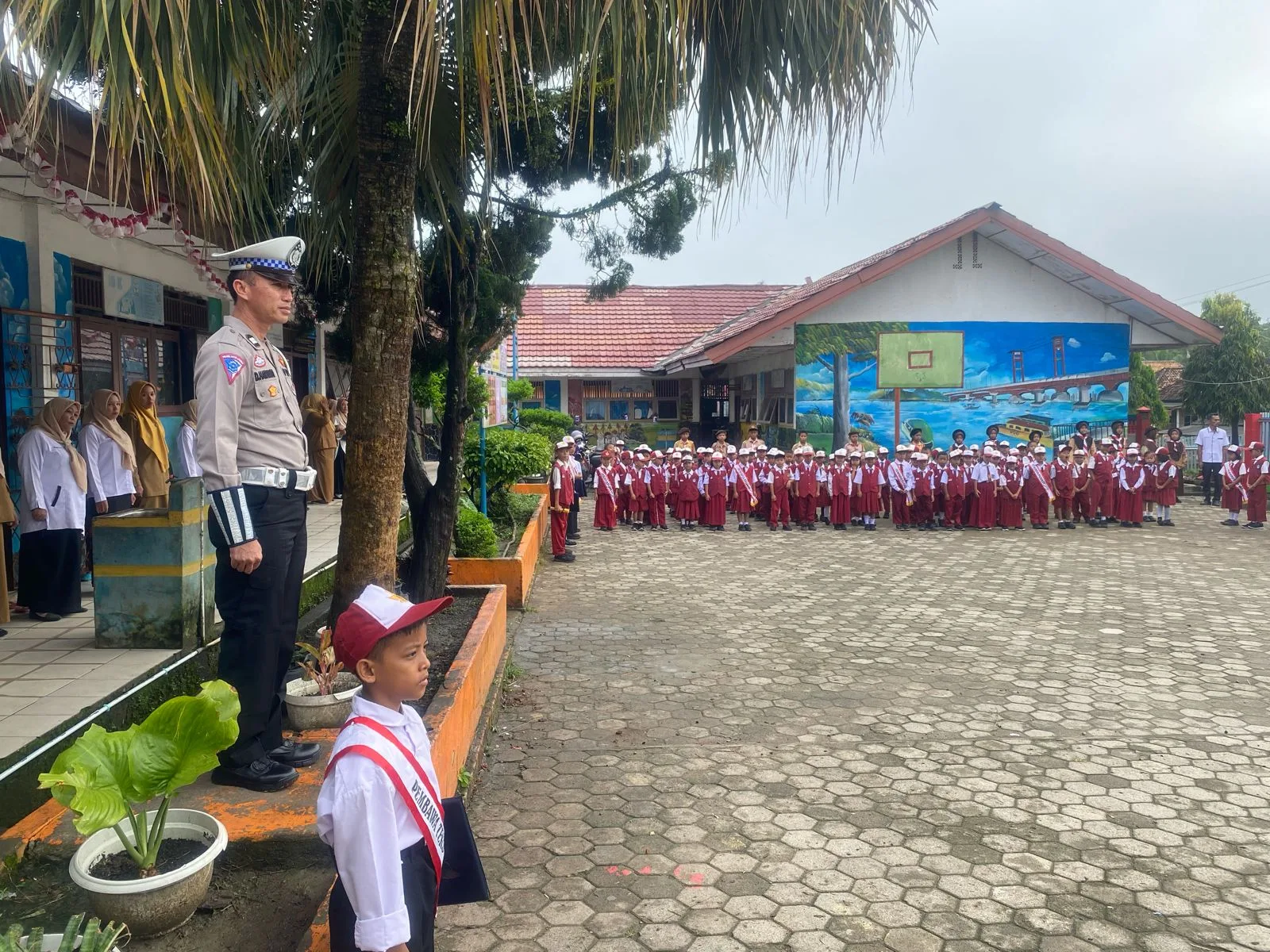 Tertib Berlalulintas Dan Mentaati Rambu-Rambu Lalulintas Sedari Dini, Polres PALI Melalui Satuan Lalulintasnya Menggelar Giat “Police Go To School”