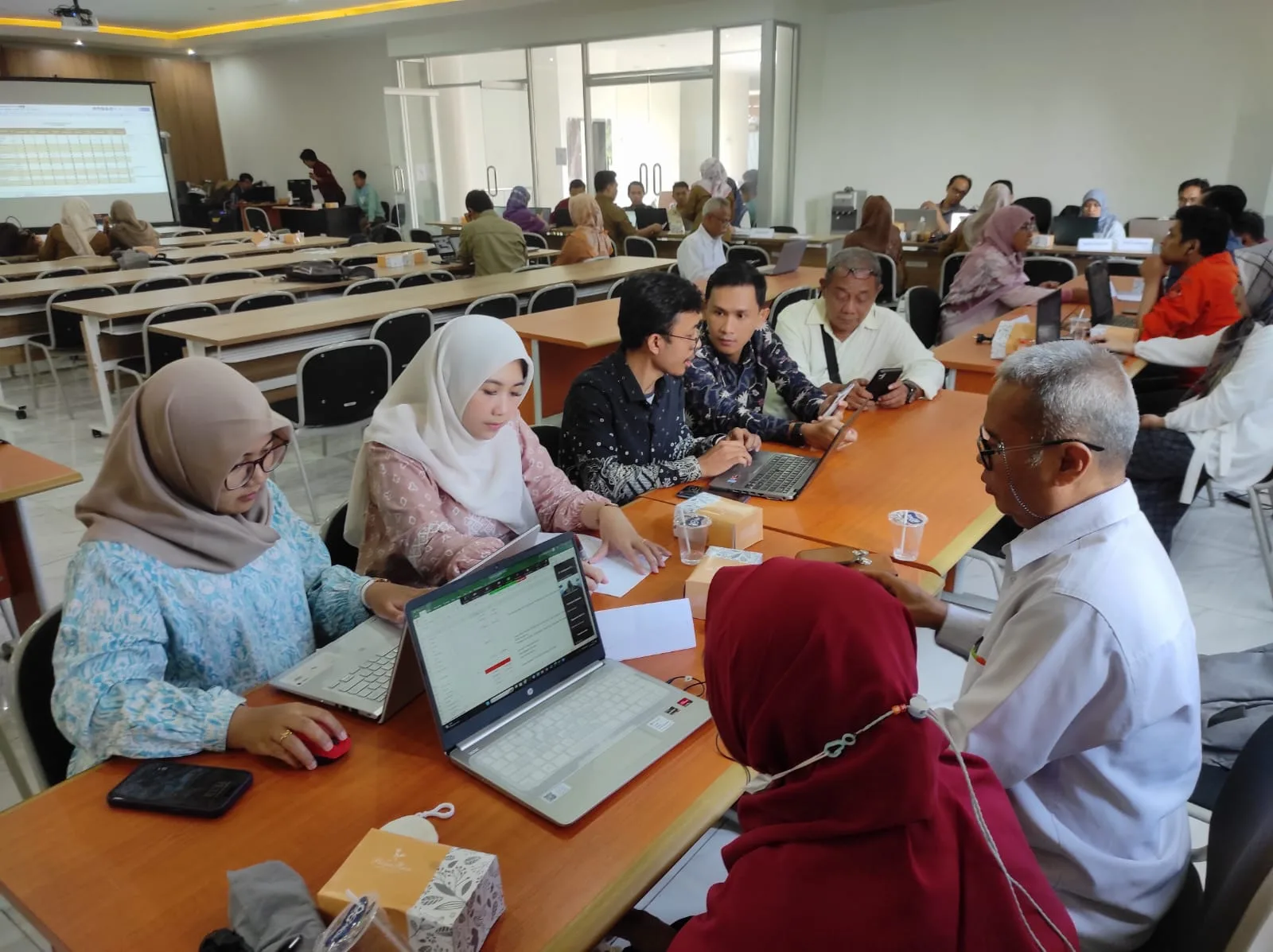 Diskominfo – BPS Sinkronisasi Desk Data Jabar, Persiapan Publikasi ‘Jabar 2024 Dalam Angka’