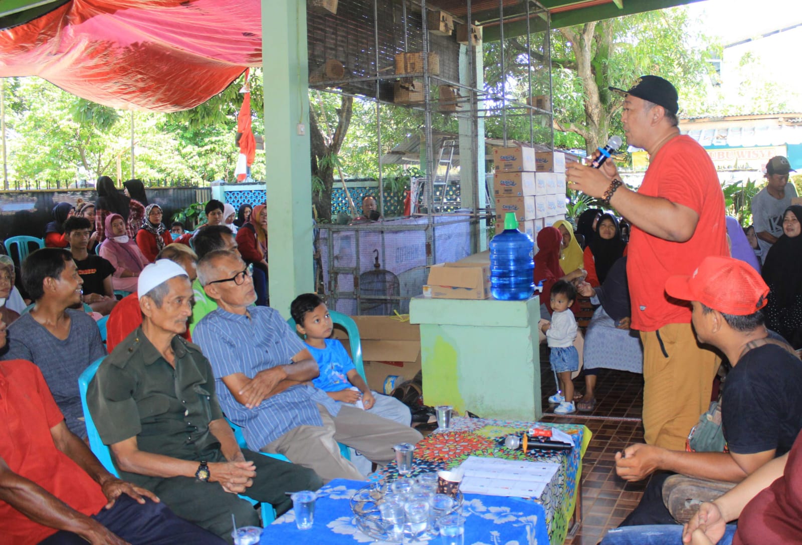 Niko Caleg DPRD Kab. Cirebon Dapil 1 dari PDI Perjuangan Terus Berinteraksi dengan Masyarakat