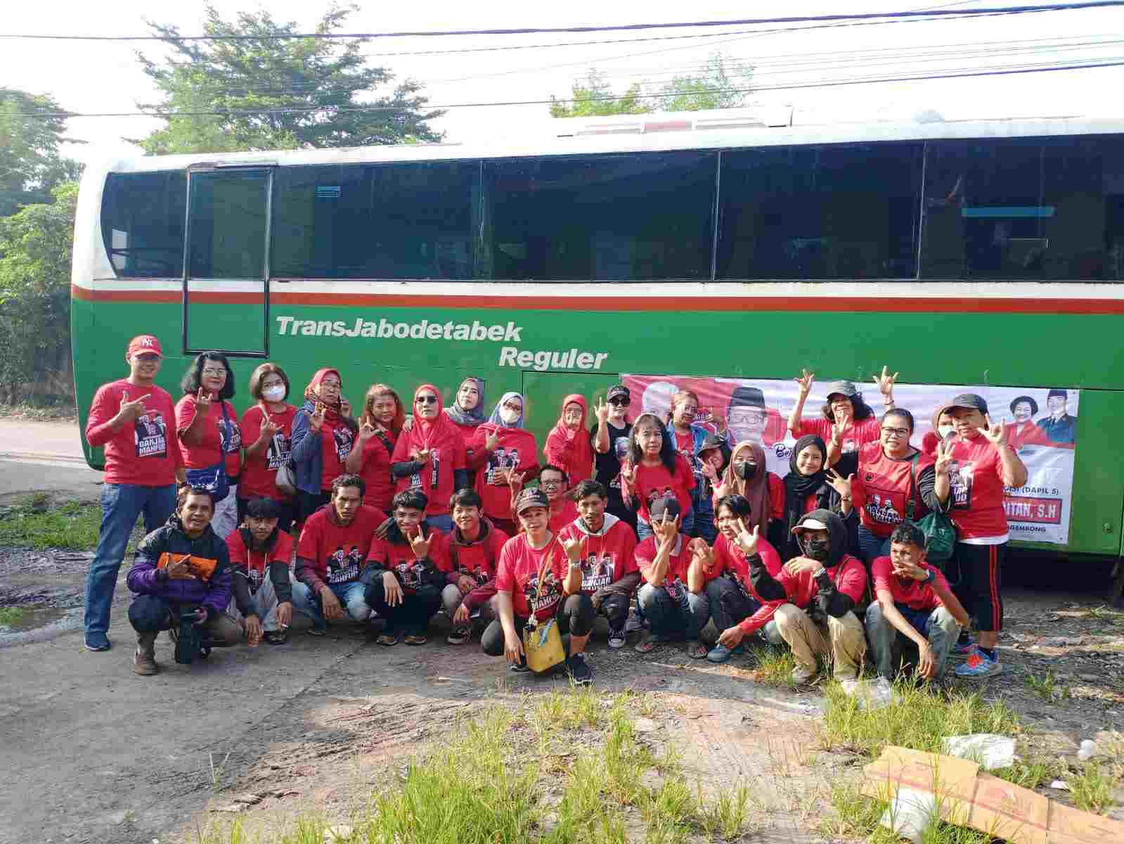 Relawan Ormas Barabaja hadiri Kampanye Pesta Rakyat Capres paslon 03 di Stadion Pakansari Cibinong Bogor, Jumat, (09/02/2024)