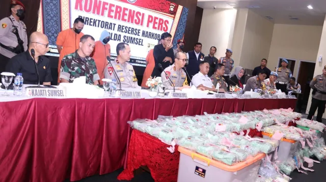 Barang Bukti Terbesar, Polda Sumsel Tangkap 3 Gembong Narkoba, Sita 111,6 Kg Sabu dan 134 Ribu Ekstasi