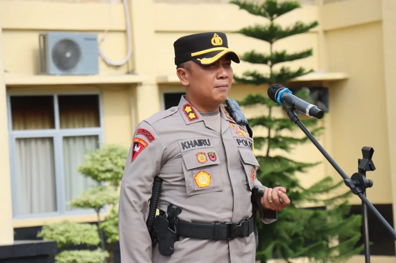 Kapolres PALI, AKBP Khairu Nasrudin, S.I.K., M.H. Memberikan Penekanan Kepada Personel BKO Pengamanan Tempat Pemungutan Suara (TPS)