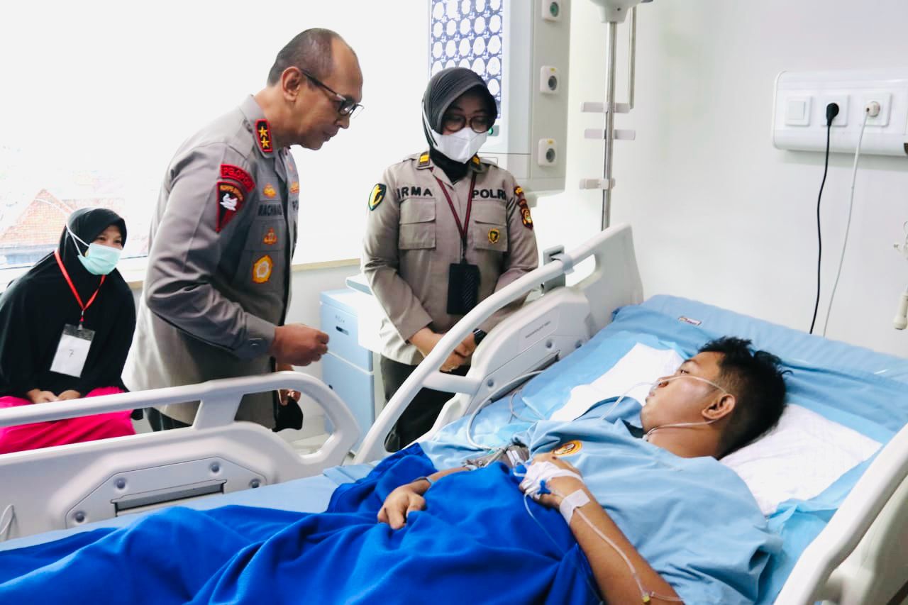 Jenguk Personel Alami Lakalantas Usai PAM TPS, Rachmad Wibowo : Sudah Ditangani Intensif Tim Medis RS Bhayangkara