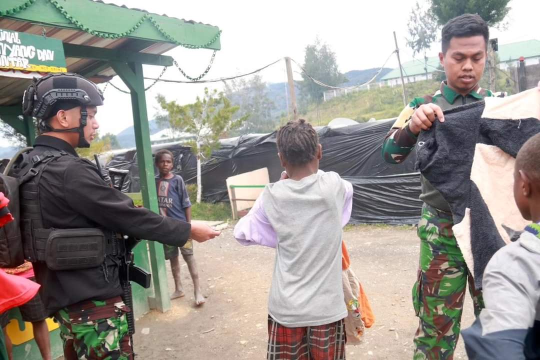 Satgas Yonif 330 Kostrad Gelar Lomba Cerdas Cermat, Seluruh Peserta Gembira Dapat Hadiah