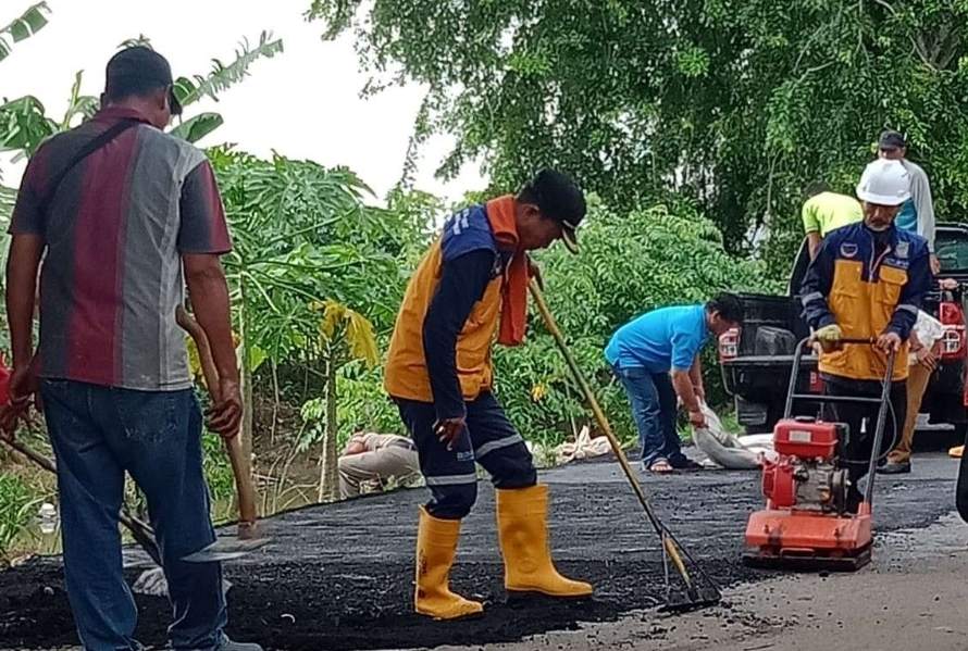 Perbaikan Jalan oleh Tim URC  DSDABMBK Kabupaten Bekasi 3 Titik di Kecamatan Sukakarya