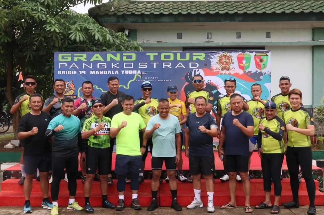 Tempuh Jarak Ratusan KM, Pangkostrad beserta rombongan finish Gowes di Brigif 14 Kostrad