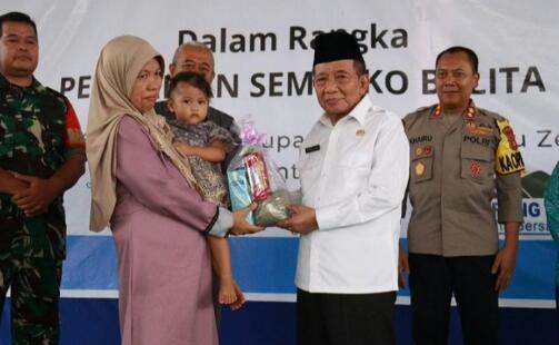 Wakil Bupati PALI DRS.H.Soemarjono Menghadiri Kegiatan Pembagian Sembako Belita Berisiko Stunting Didesa Karta Dewa