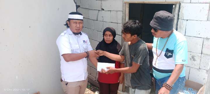 Potret Kabupaten Bekasi 2024 : Kepedulian MOI Bekasi Raya Berikan Bantuan Sembako Kepada Rizal yang Mencuri Karena Lapar, Muaragembong-Bekasi Sabtu,04/10/2024