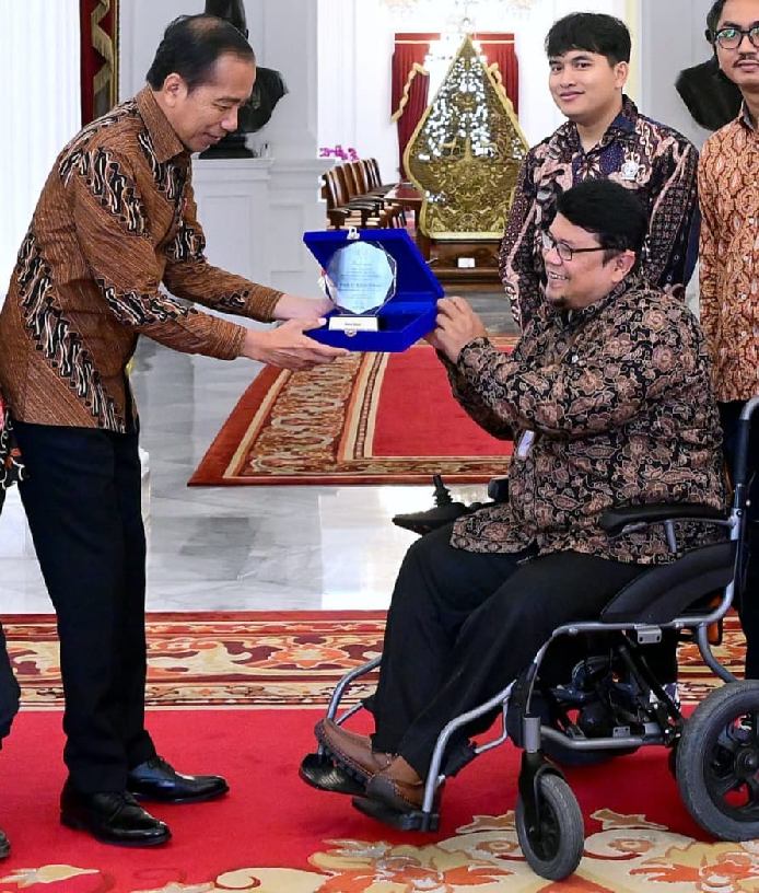 Ketua Umum PPDI Sampaikan Harapan Disabilitas di Tanah Air kepada Presiden Terpilih Prabowo Subianto 1 Presiden Jokowi menerima kunjungan Ketua Umum Perkumpulan Penyandang Disabilitas Indonesia (PPDI) H.Norman Yulian di Istana Jakarta (Dokumentasi Temporatur.com)