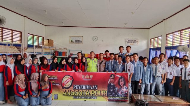 Polsek Penukal Abab Melaksanakan Sosialisasi Penerimaan Anggota Polri Tahun Anggaran 2025 Di SMK Negeri 1 Penukal