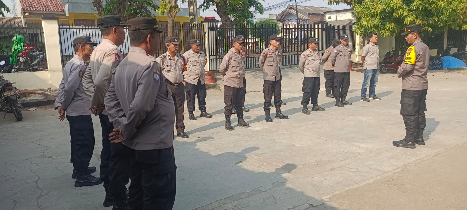 Berikan arahan kepada personil, Kapolsek Sukatani Pimpin Apel Pagi