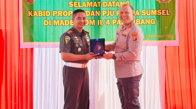 Mantapkan Sinergitas TNI – Polri, Kabid Propam Polda Sumsel Coffee Morning Bersama Dandenpom II / 4 Palembang