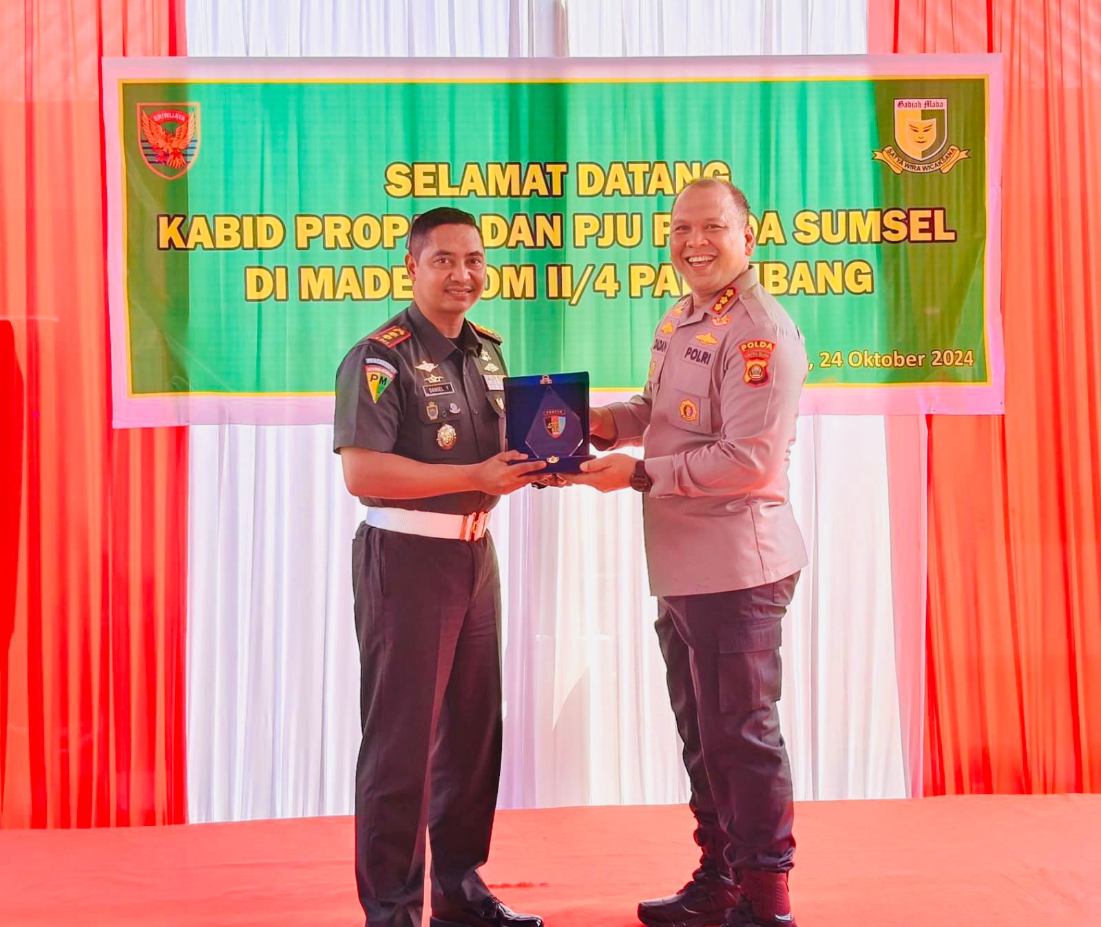 Mantapkan Sinergitas TNI – Polri, Kabid Propam Polda Sumsel Coffee Morning Bersama Dandenpom II / 4 Palembang