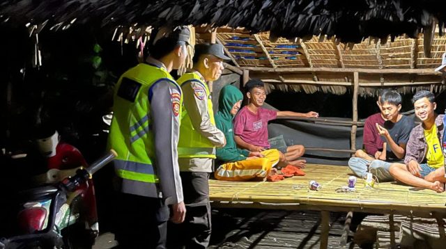 Polsek Penukal Utara Menggelar Kegiatan Rutin Yang Ditingkatkan (KRYD) Dengan Sasaran Pencegahan Penyakit Masyarakat