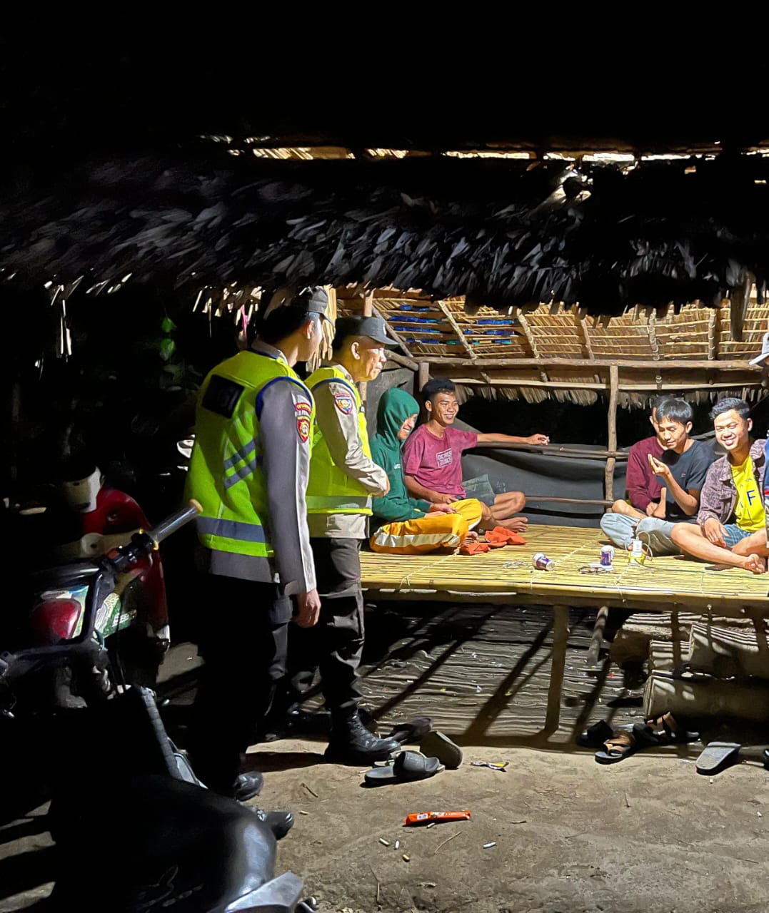 Polsek Penukal Utara Menggelar Kegiatan Rutin Yang Ditingkatkan (KRYD) Dengan Sasaran Pencegahan Penyakit Masyarakat