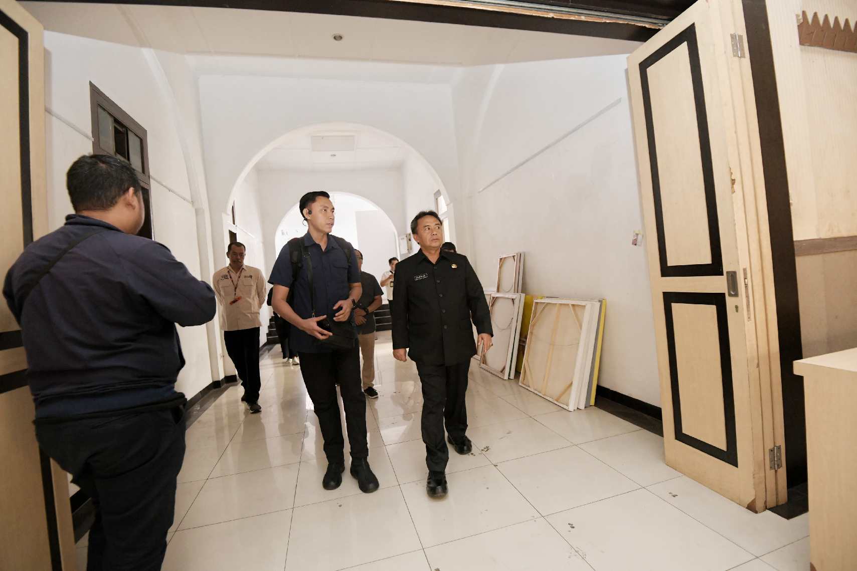 Sekda Herman Suryatman Tinjau Gedung Pusat Kebudayaan Kota Bandung yang Roboh