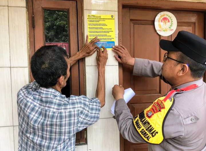 Tiga Pilar Kecamatan Tambora, Jakarta Barat, Sebar 100 stiker kontak Darurat 
