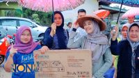 Meski Diguyur Hujan Lebat,Antusias Masyarakat Masih Ramai Mengikuti Kegiatan Senam Bersama Srikandi_NoNa
