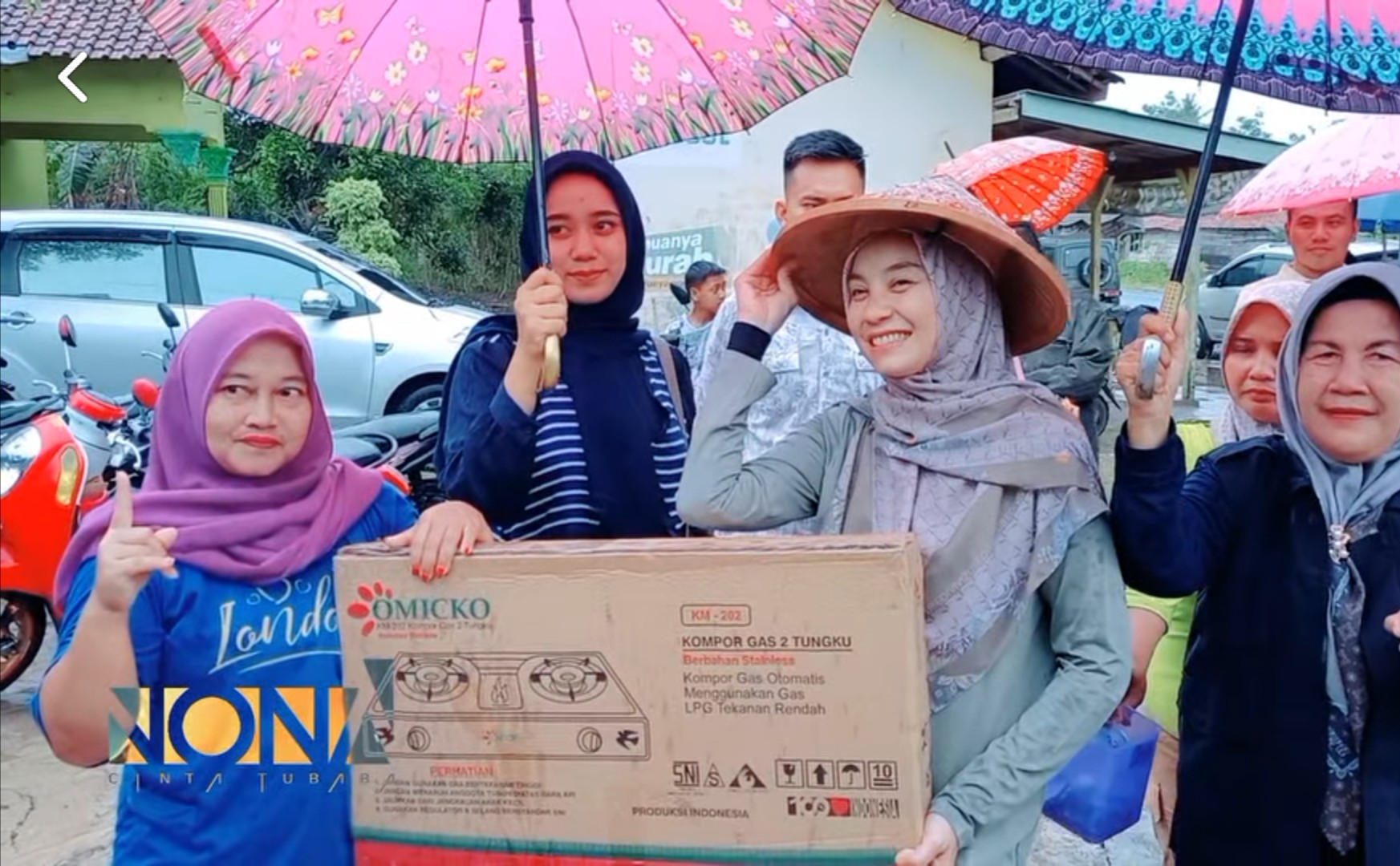 Meski Diguyur Hujan Lebat,Antusias Masyarakat Masih Ramai Mengikuti Kegiatan Senam Bersama Srikandi_NoNa