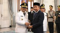 Pj Gubernur Jabar Bey Machmudin Lantik Penjabat Bupati Ciamis dan Kuningan