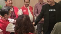 Pdt. Niko Nyotorahardjo Memberikan Berkat Kepada Gerakan Indonesia Berdoa