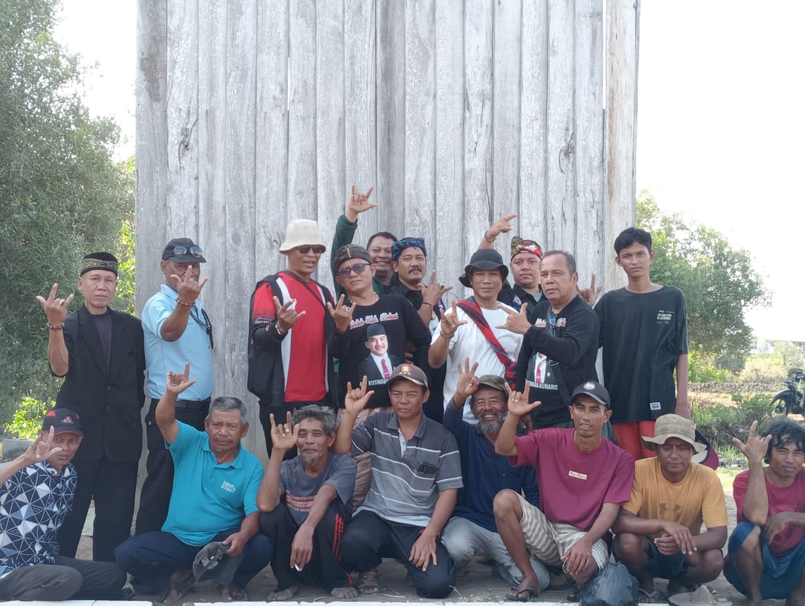 Konsolidasi Paslon Nomor 3 Ade Kuswara & Asep Surya Atmaja di Muaragembong Disambut Antusias Para Petani Tambak