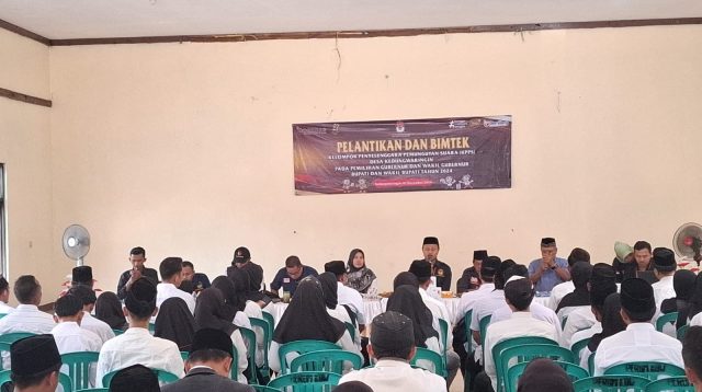 Pelantikan serentak anggota KPPS dan Bintek di Desa Kedungwaringin