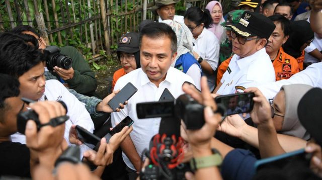 Bey Machmudin Cek Kondisi Banjir di Tiga Kelurahan Sukabumi