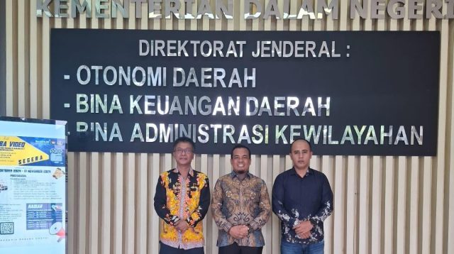 Rapat ke-2 Ke Mendagri PLT Bupati Tidak Hadir,Ketua DPRD Carles Ronsen; Kalau KebijakanNya Dianggap Benar Kenapa Tak Hadir?
