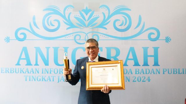Pj Wali Kota Cimahi Dicky Saromi meraih Penghargaan 2 sekaligus, Anugerah Keterbukaan Informasi Publik 2024