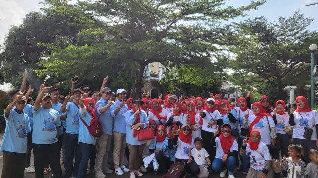 Relawan Jie Bob Center Bawa Ratusan Masa Hadiri Kampanye Akbar Paslon 01 Acep – Gina