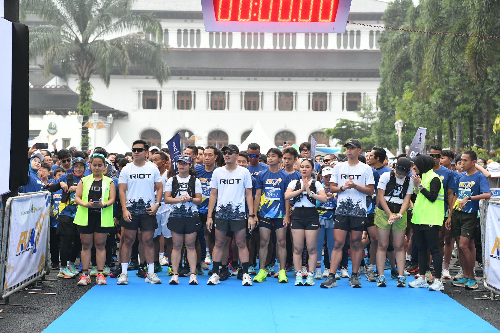 Fun Run Hari Bakti PU ke-79 Tingkat Jabar Berlangsung Meriah, Bey Ajak Masyarakat Rajin Berolahraga dan Peduli Lingkungan