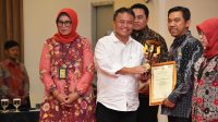 Pilkada Serentak 2024: Bey Salurkan Hak Pilih di Tanggerang Selatan, Banten