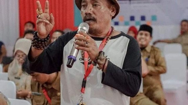 Madrawi : Kritik Tajam terhadap Penanganan Tanggul Jebol depan Rumah Dewan dan BPD di Sukamanah