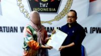 Korban Konten Porno Petinggi Yayasan Unisma Bekasi, Mengadu ke PWI di Kota Bekasi Korban Konten Porno Petinggi Yayasan Unisma Bekasi, Mengadu ke PWI di Kota Bekasi