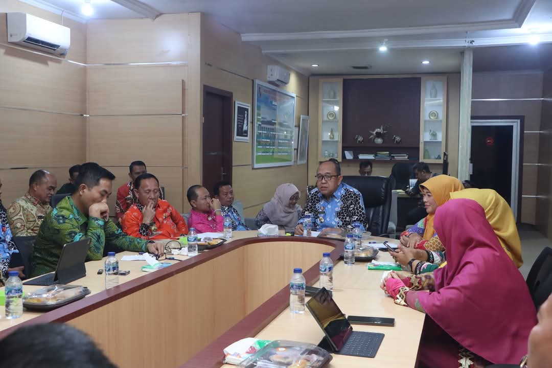 Sekda Lampura Pimpin Rapat Bersama OPD
