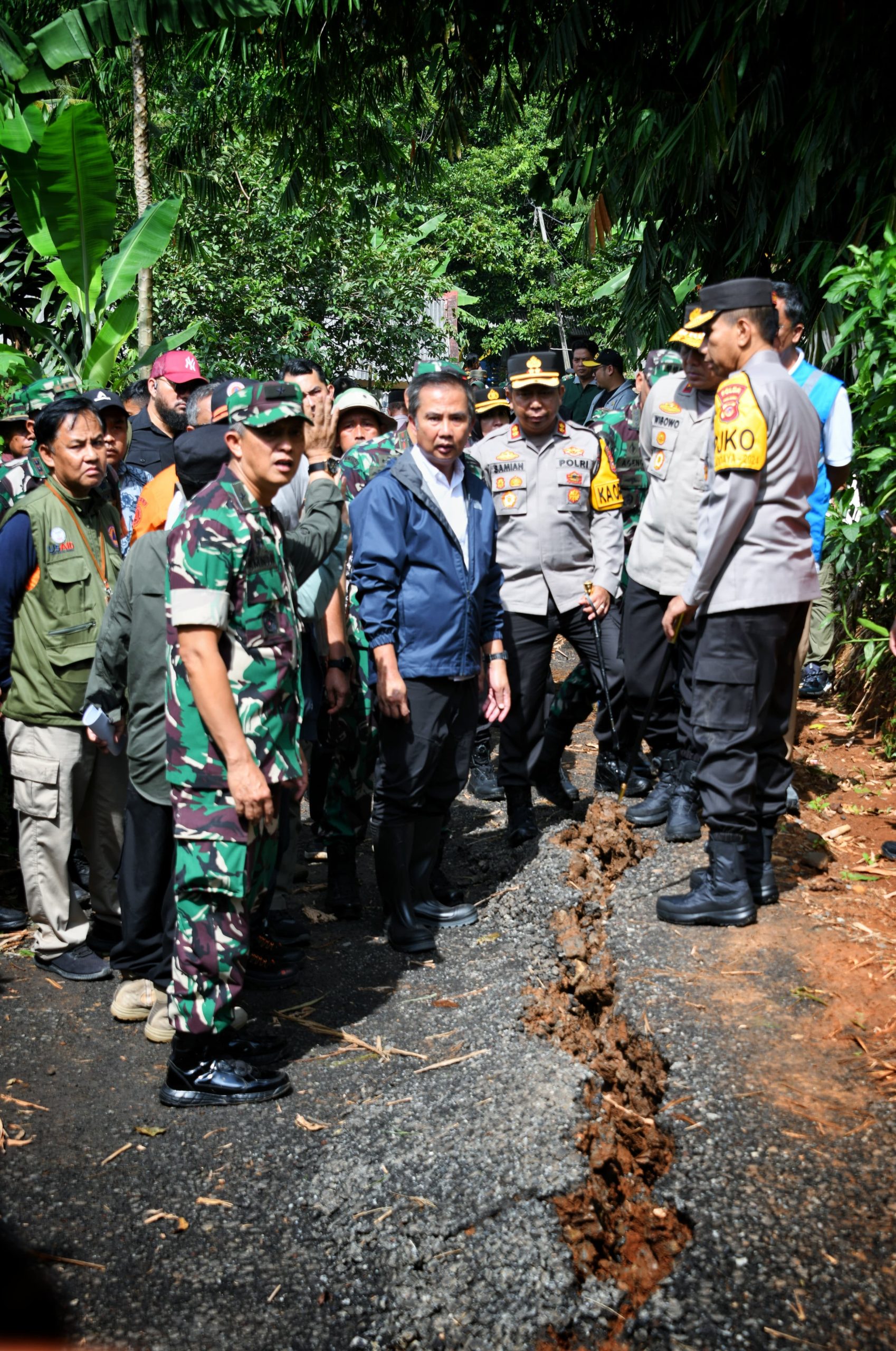 Pj. Gubernur Jabar Tinjau Lokasi Bencana Kabupaten Sukabumi